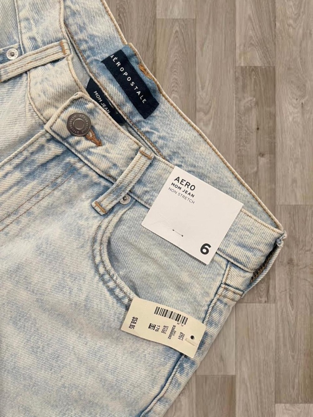 Aéropostale Light Wash Mom Jeans - Light Blue